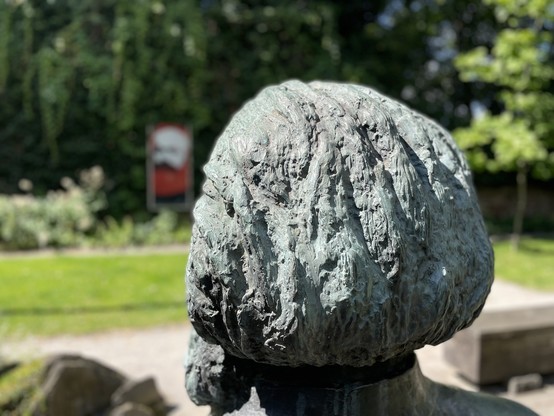 Büste von Karl Marx im Garten seines Geburtshauses in Trier.