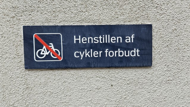 Schild:Henstillen af cykler forbudt