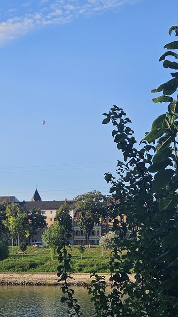 Heißluftballon über der Neckarstadt-West