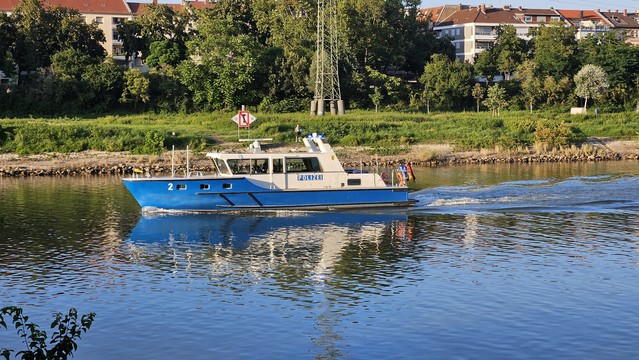 Polizeiboot auf dem Neckar 