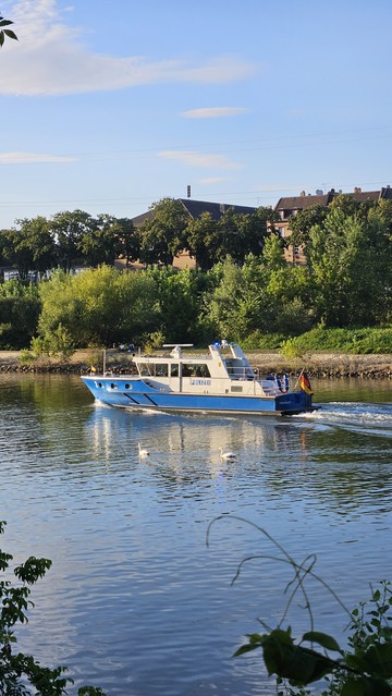 Polizeiboot auf dem Neckar 
