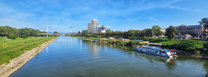 Blick auf den Neckar von der Kurpfalzbrücke Richtung Osten mit Fänsäturm, Collini 